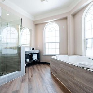 Deluxe King Studio Suite